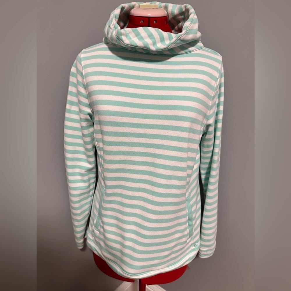 Vineyard Vines green and white top. Size S